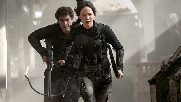liam hemsworth jennifer lawrence hunger games mockingjay part 1