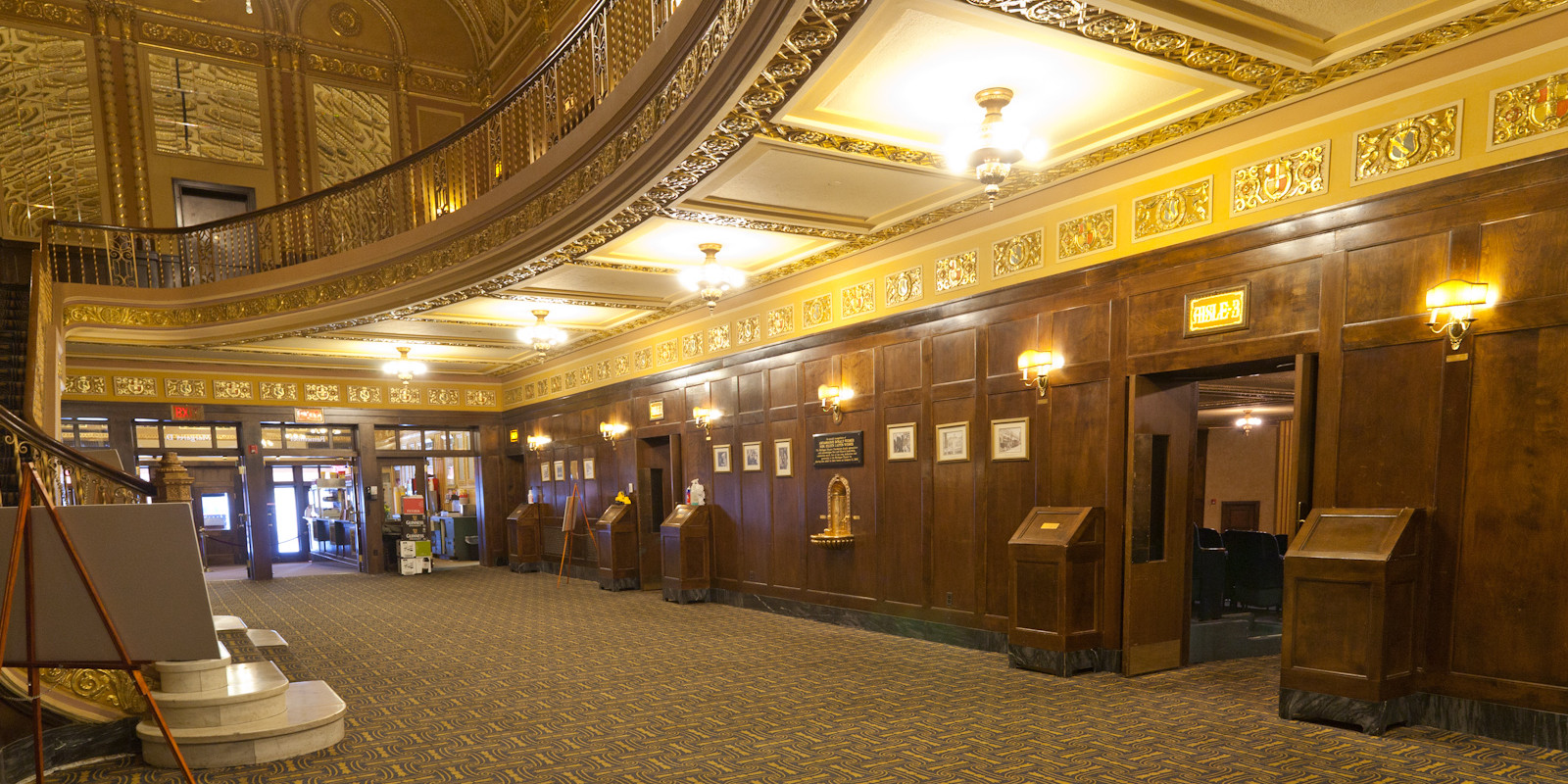 {{Information |Description=Lobby |Source=[http://www.flickr.com/photos/subraytan/6680557121/ Michigan Theater Ann Arbor] * Uploaded by clusternote |Date=2012-01-11 01:56 |Author=[http://www.flickr.com/people/80707667@N00 Andypiper] fr